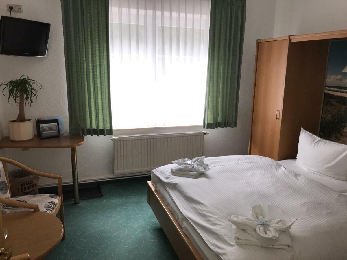 Pension Am Strand Juliusruh Exteriör bild